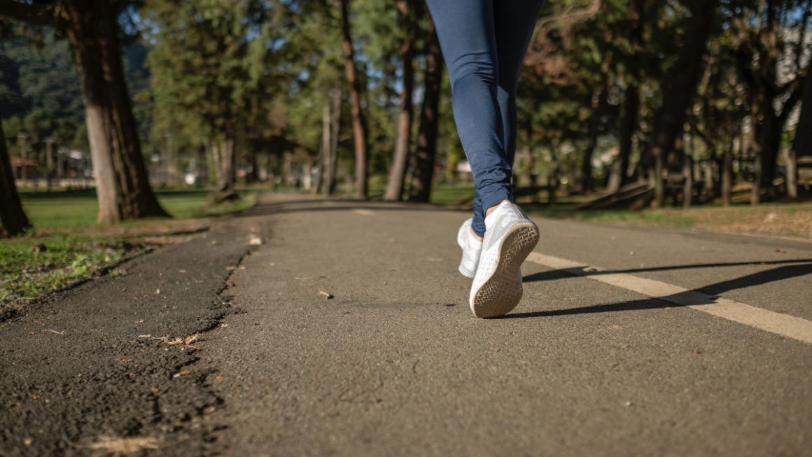 Walking blue leggings